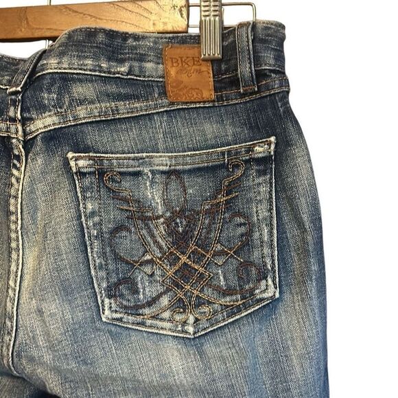 BKE Bootcut Jeans Women's Embroidered Pockets‎ Denim Blue Wash - Picture 2 of 7